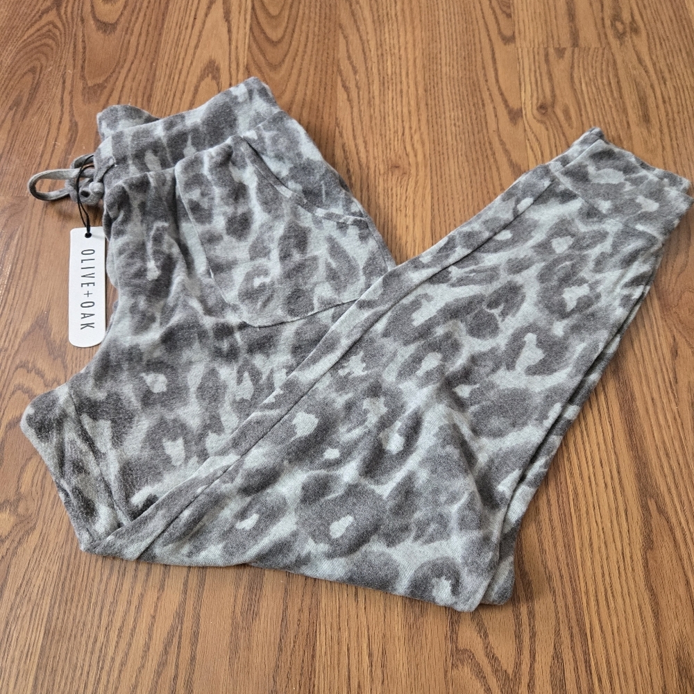 Olive & Oak Gray Joggers Leopard Print Fuzzy Bottoms Pockets Lounge Pjs M New